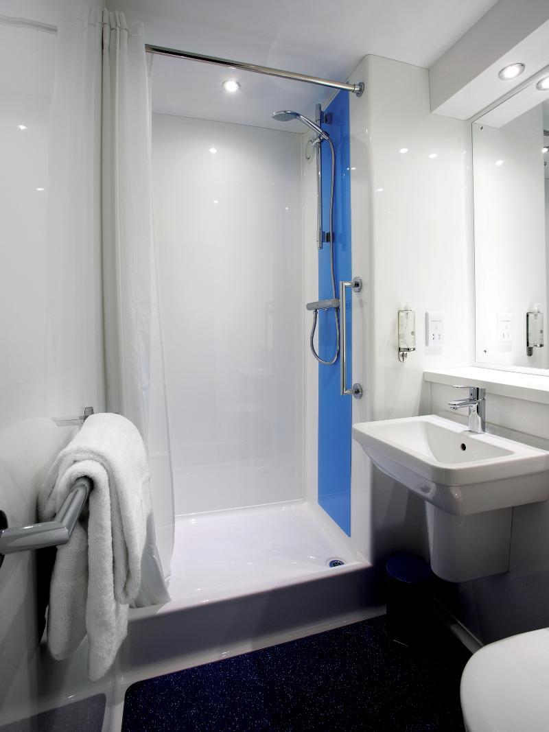 Travelodge London Richmond Central Eksteriør billede