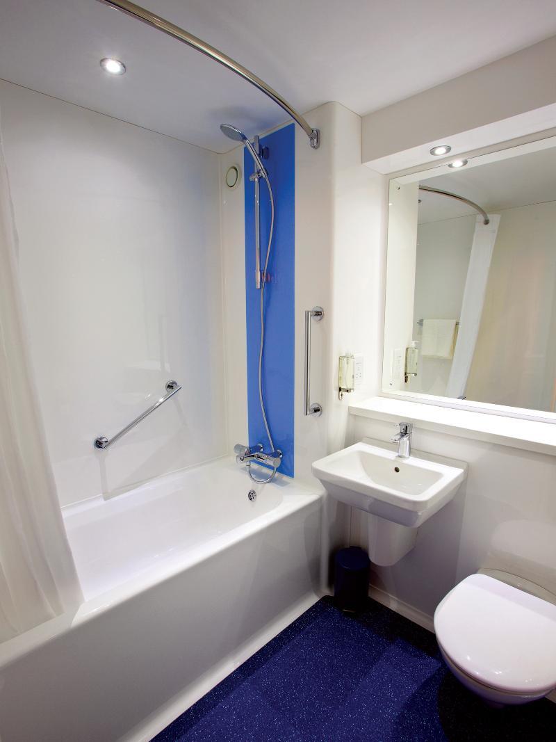 Travelodge London Richmond Central Eksteriør billede